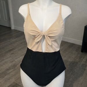 NWOT Cupshe Beige and Black One Piece Swimsuit